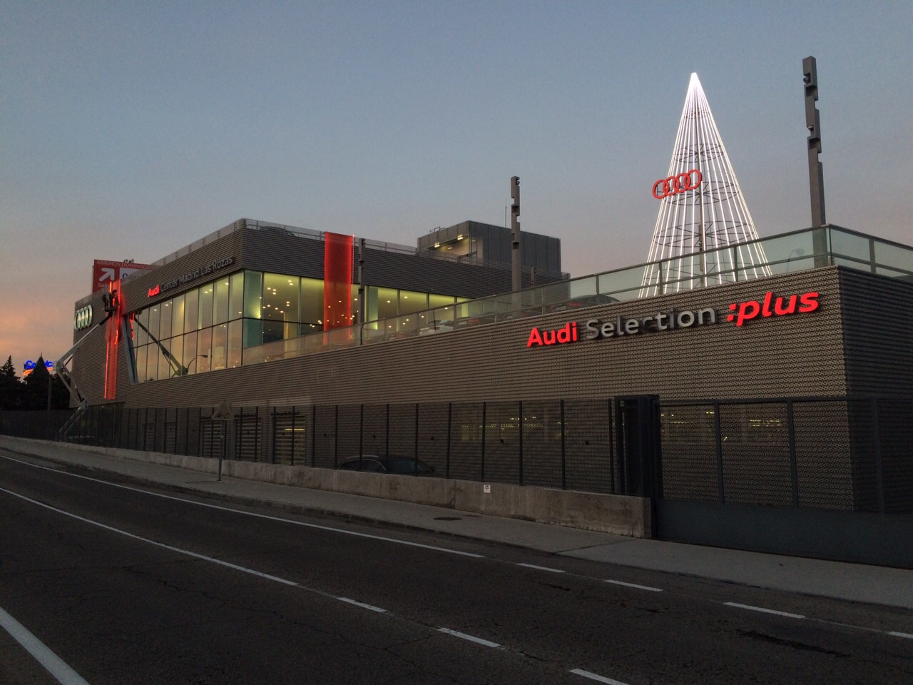 Decoraci贸n navide帽a Audi Center Madrid Las Rozas Decoraci贸n navide帽a Audi Center Madrid Las Rozas